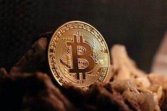 BTC和USDT走势不一样 为什么BTC价格波动大，USDT价格相对稳定？